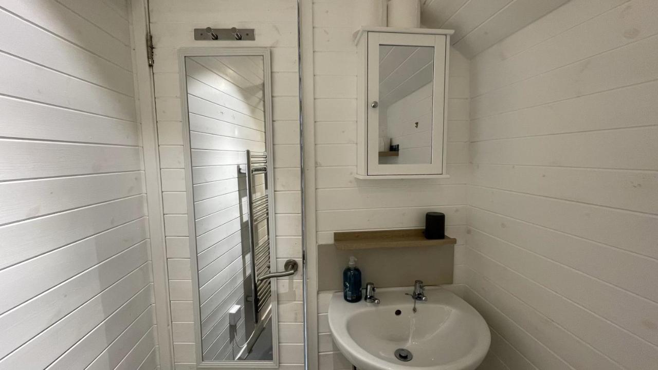 Hideaway Pod Near Loch Ness For A Tranquil Retreat Apartment Lewiston Ngoại thất bức ảnh